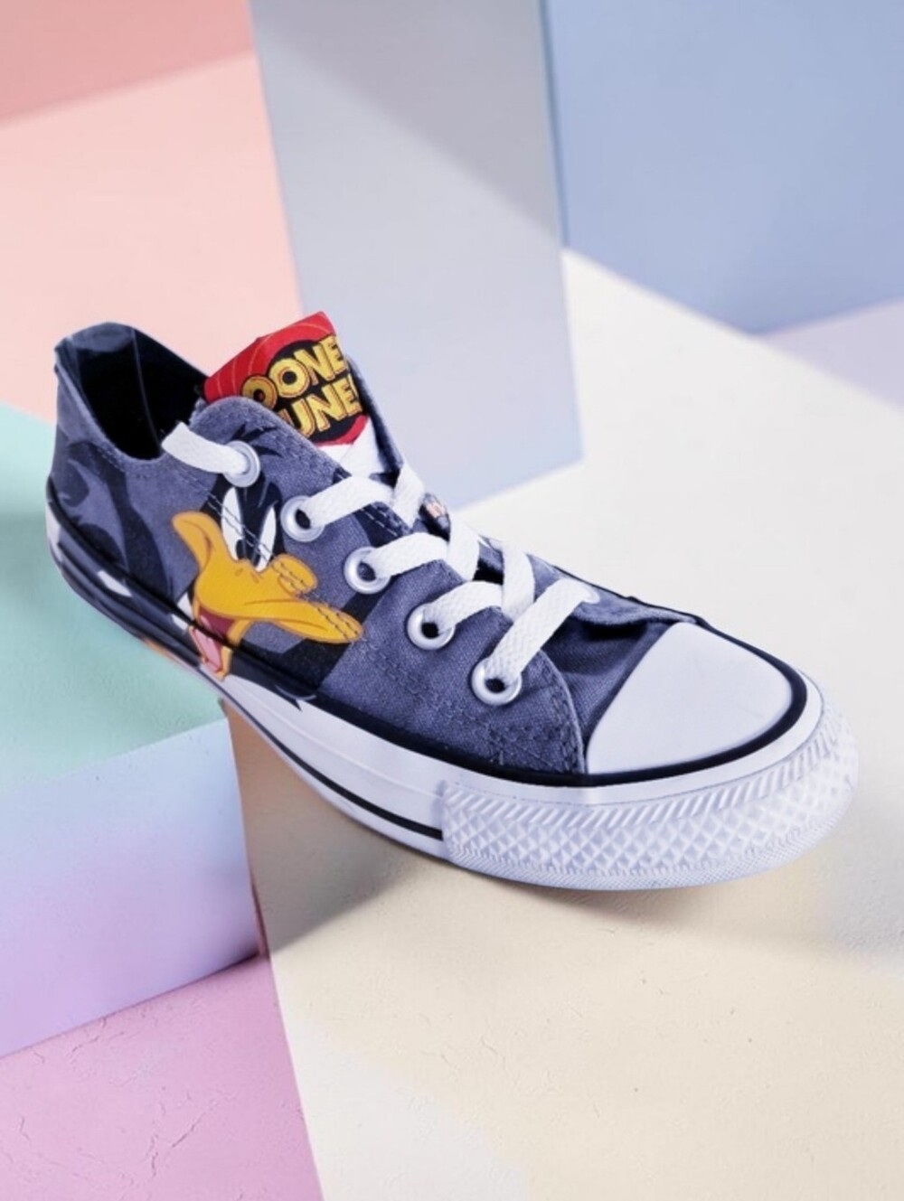 Converse Chuck Taylor All Star LooneyToons Bugs Bunny Daffy Duck HiTop Sz 5W/3M